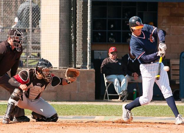 Pirates lose lead in ninth, fall to Vikings