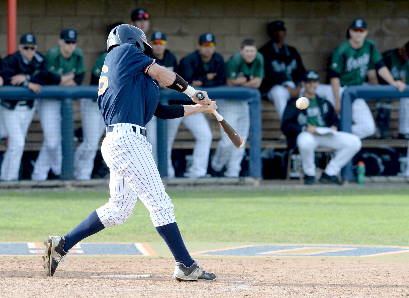 Efficient Pirates roll past Vikings, 9-1