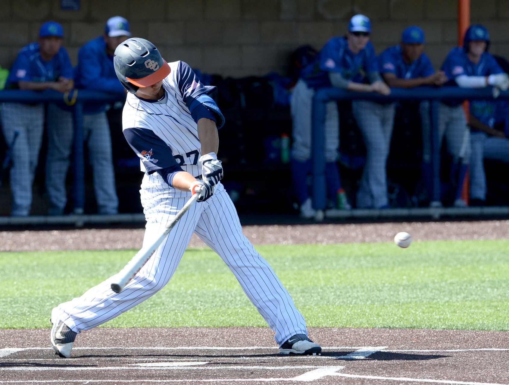 Pirates rally to topple Hornets, 9-5