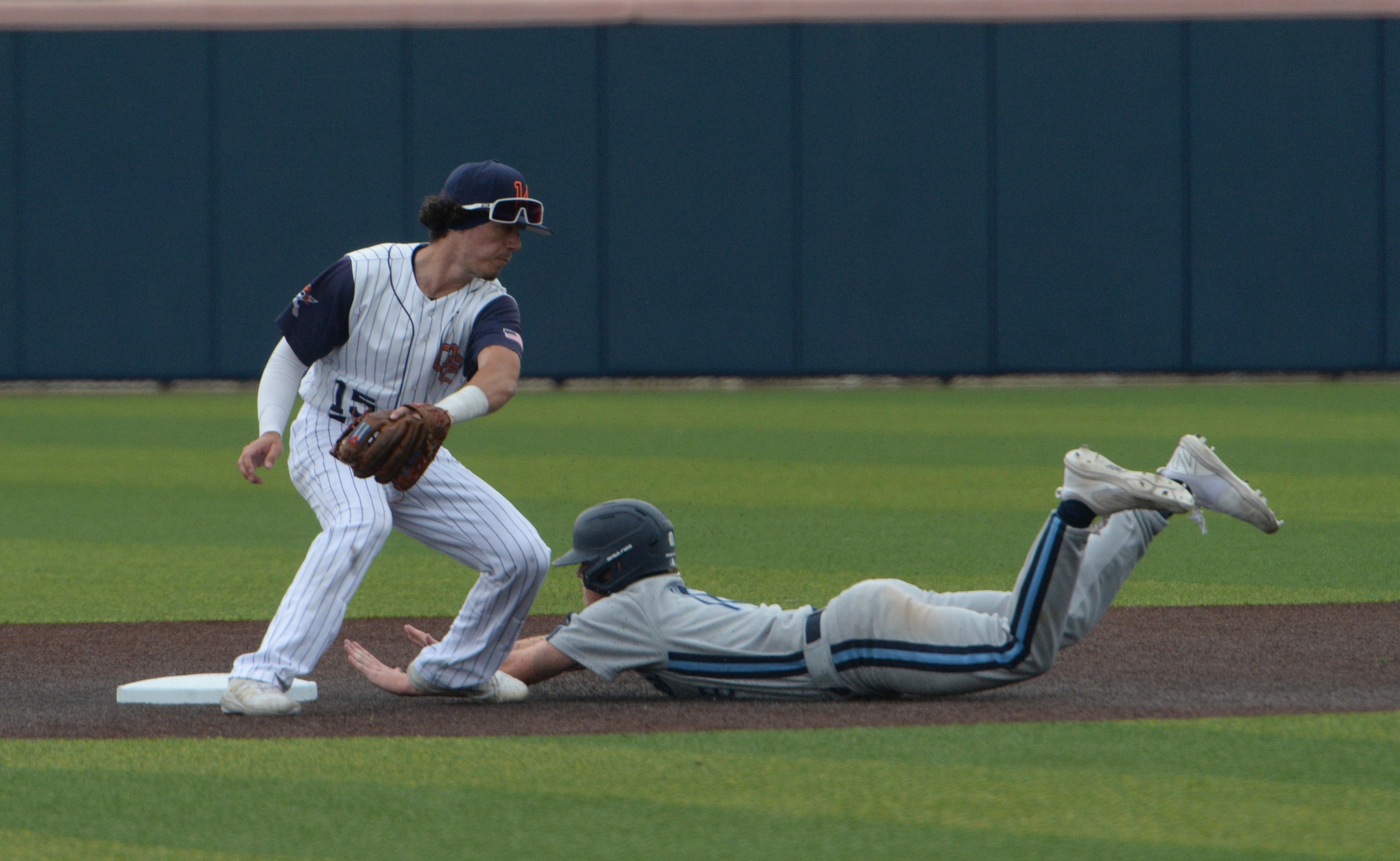 Strong start lifts Pirates past Comets, 7-5