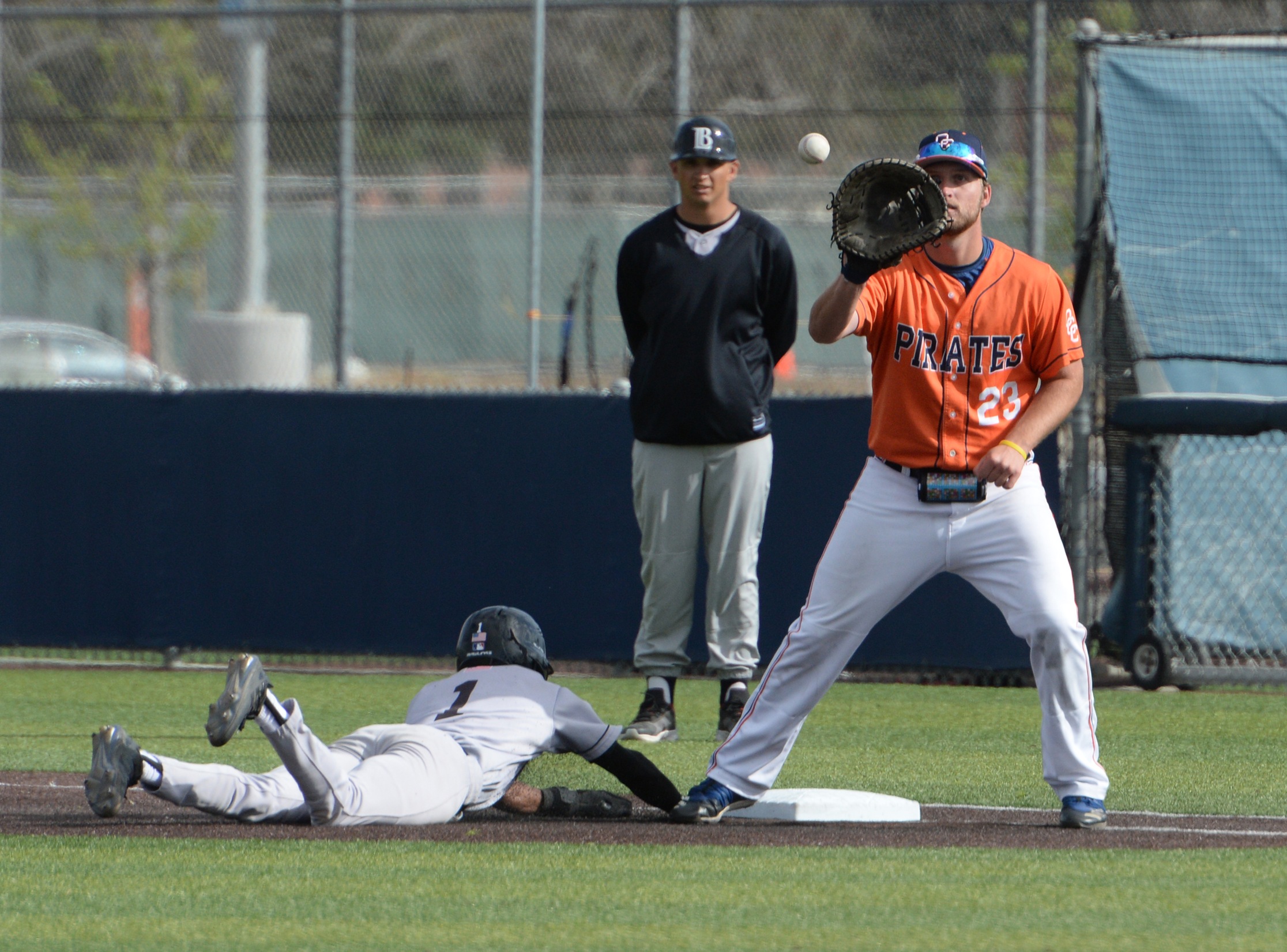 Pirates use 9-run ninth to shock Vikings