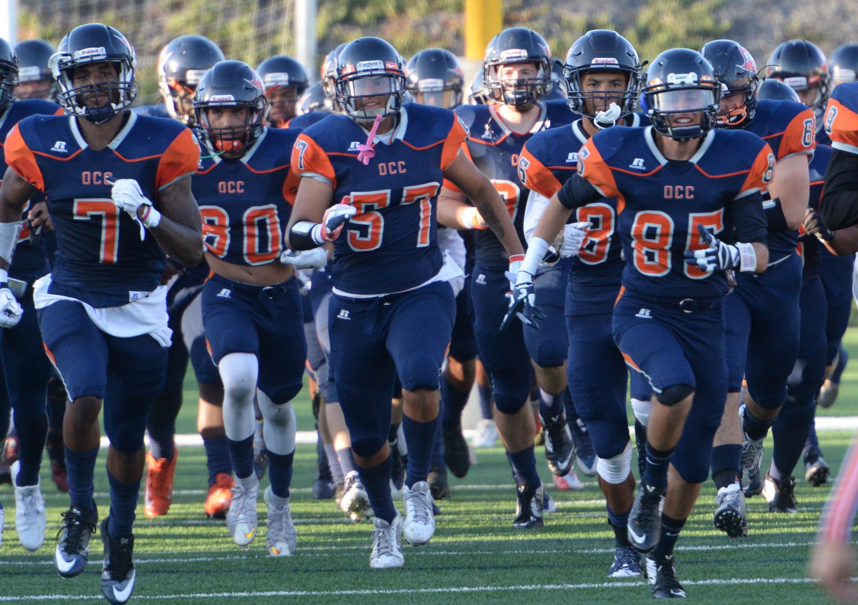 Pirates pull out 35-19 win over Griffins