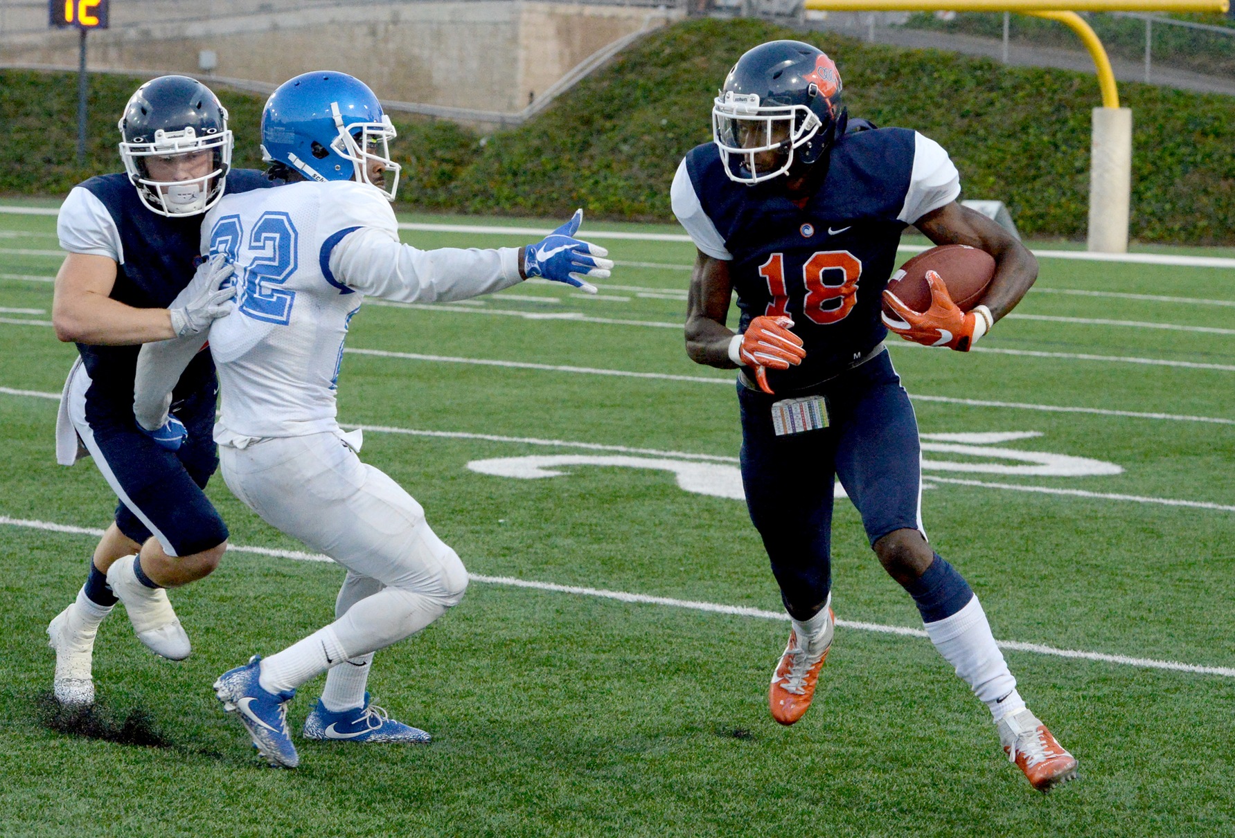 Pirates' rally comes up a yard short as Griffins prevail, 37-35