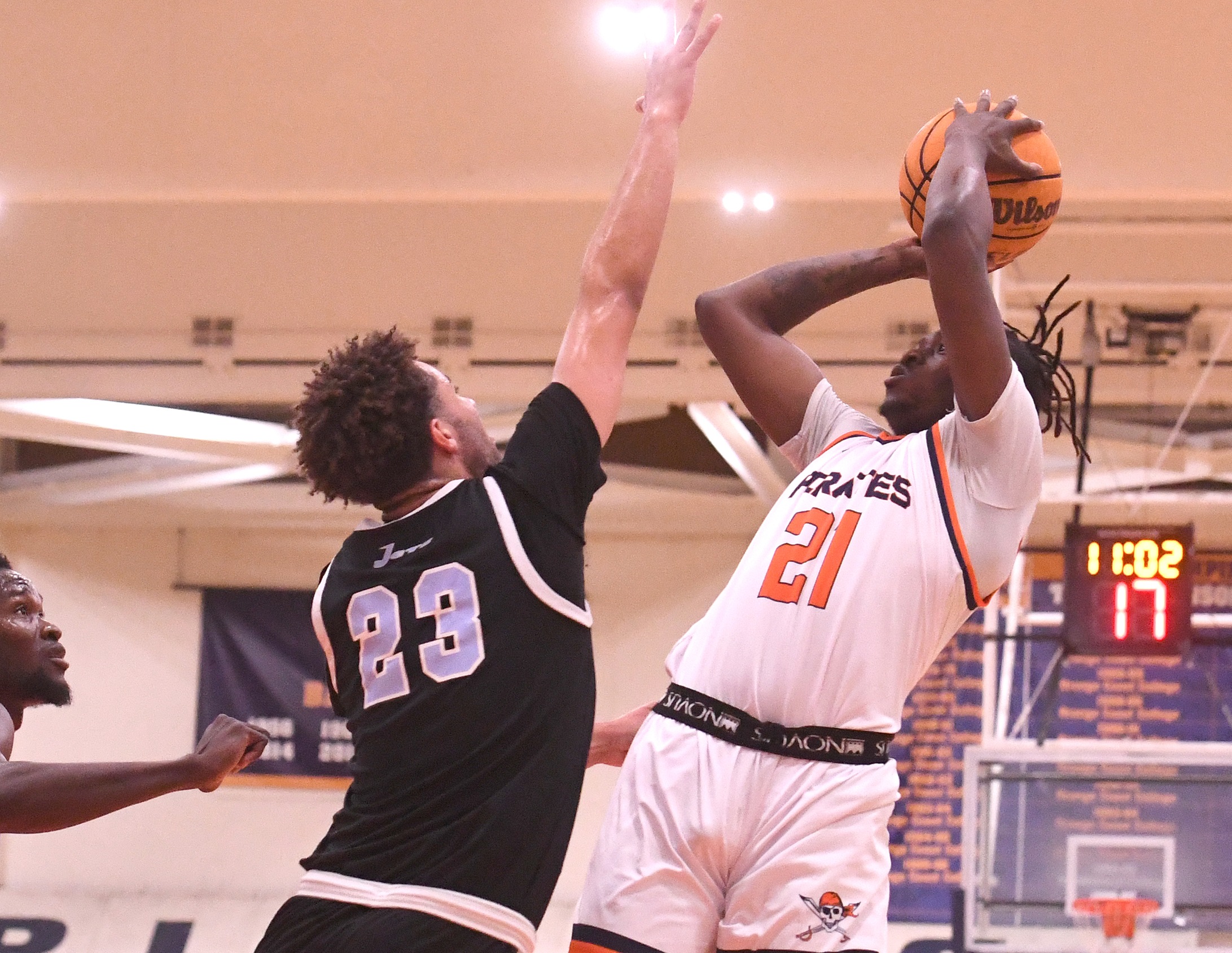 Pirates' defense grounds Jets, 59-52