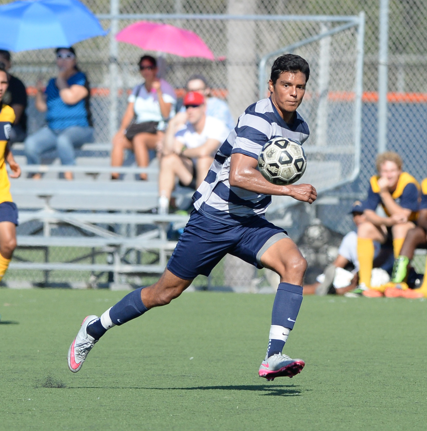 Marquez scores four as the Pirates streak past Vikings, 5-3