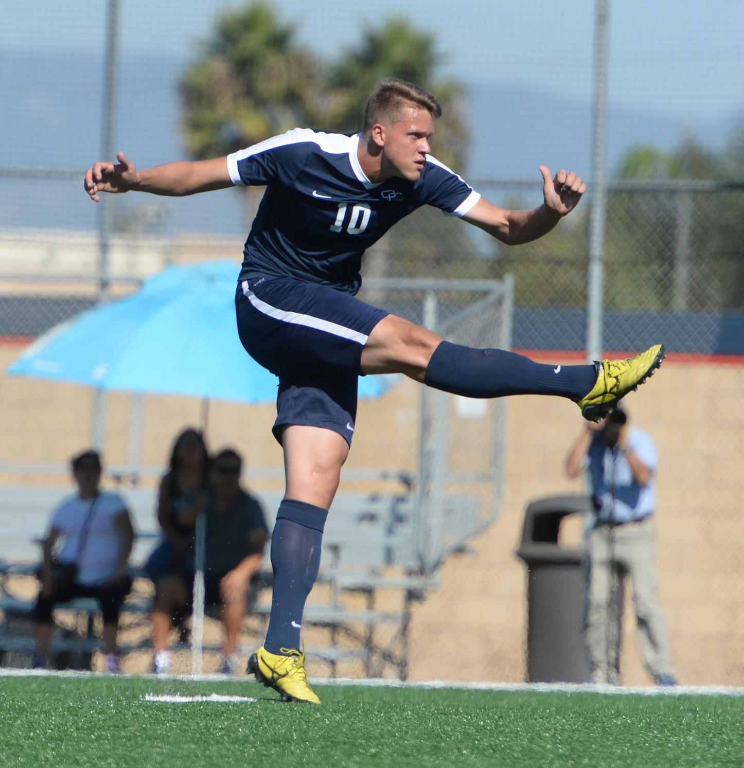 Gameiro's two goals push Pirates past Hornets