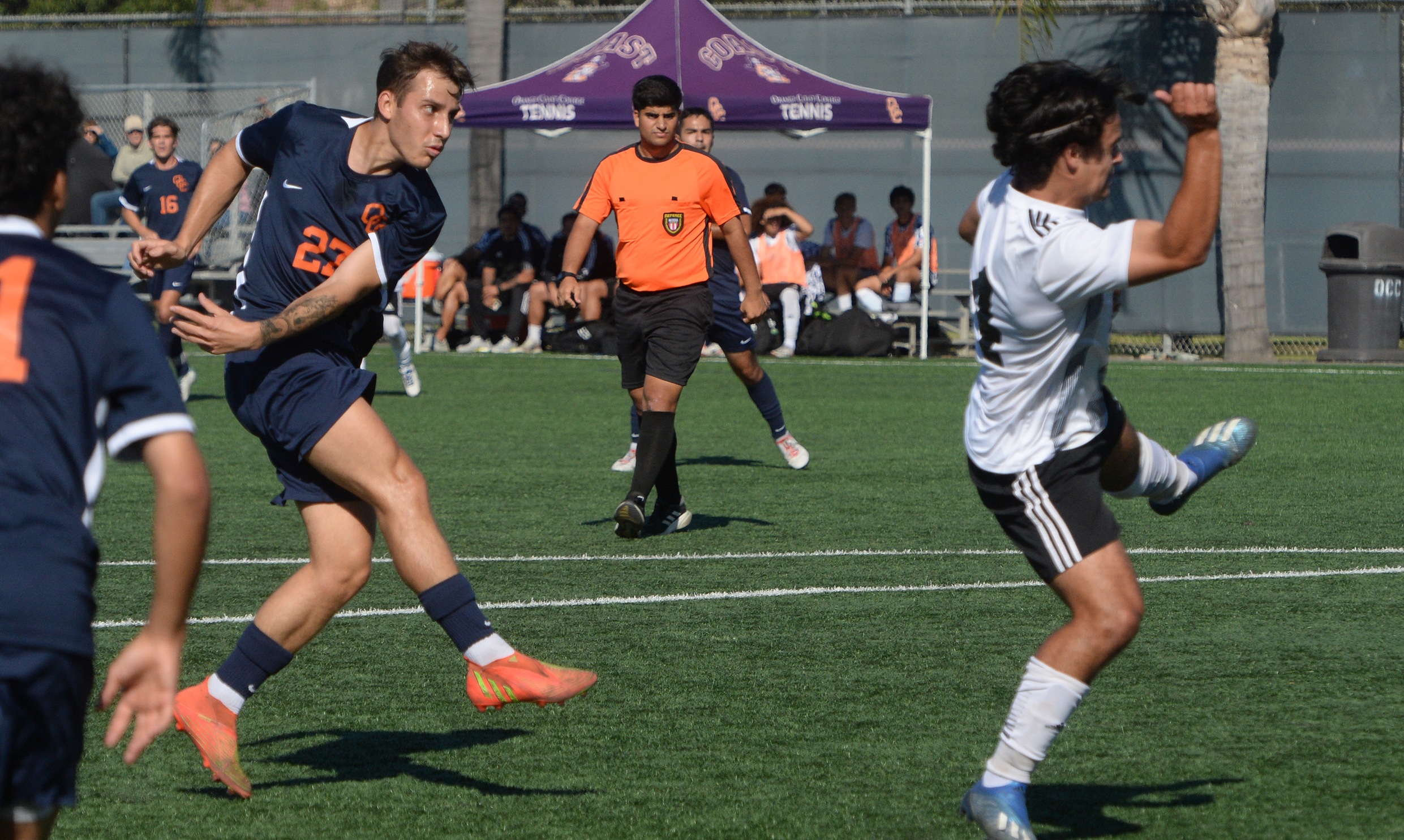 Pirates hang on for 3-2 win over Dons