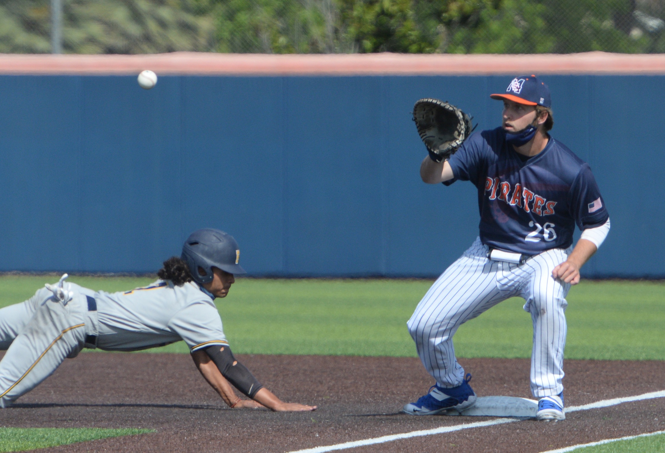Pirates win third straight, take 3-of-4 from Hornets
