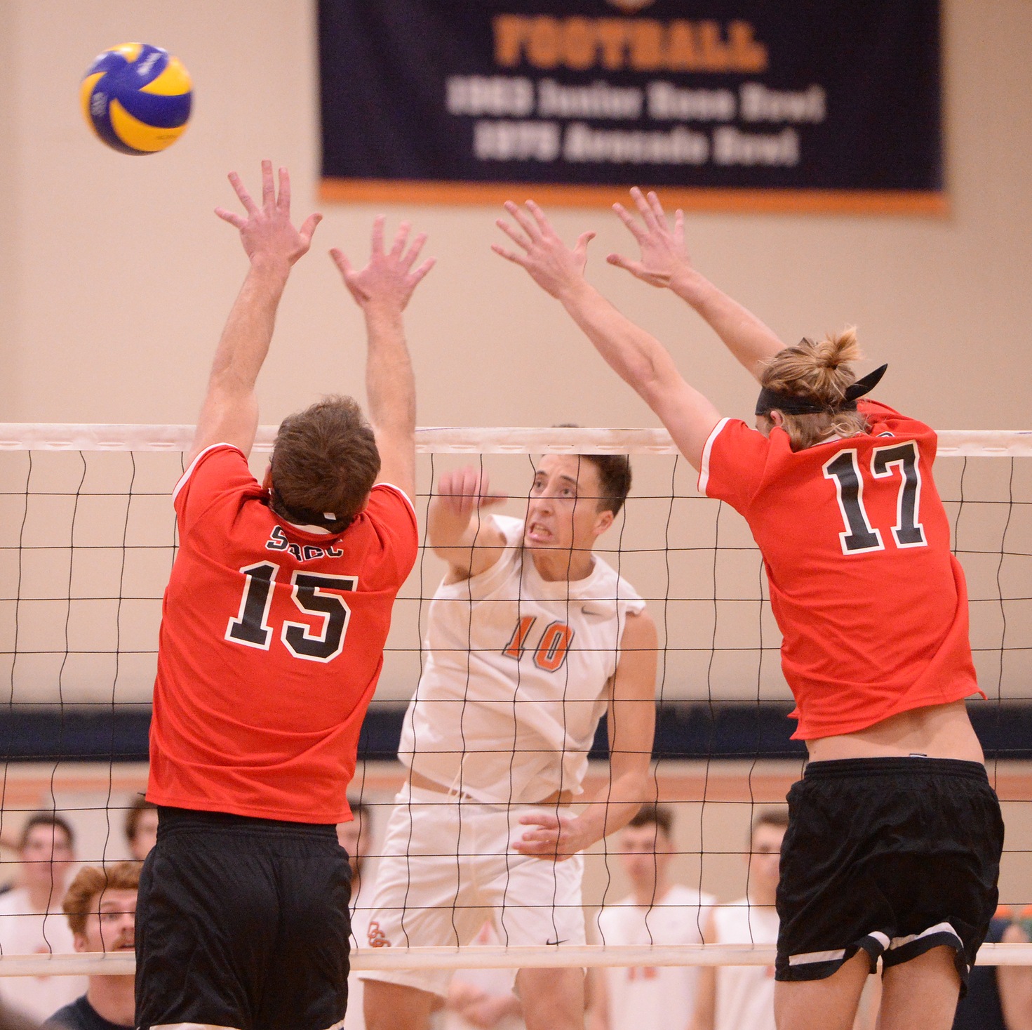 Pirates overcome 0-2 hole to rally past Hornets in five