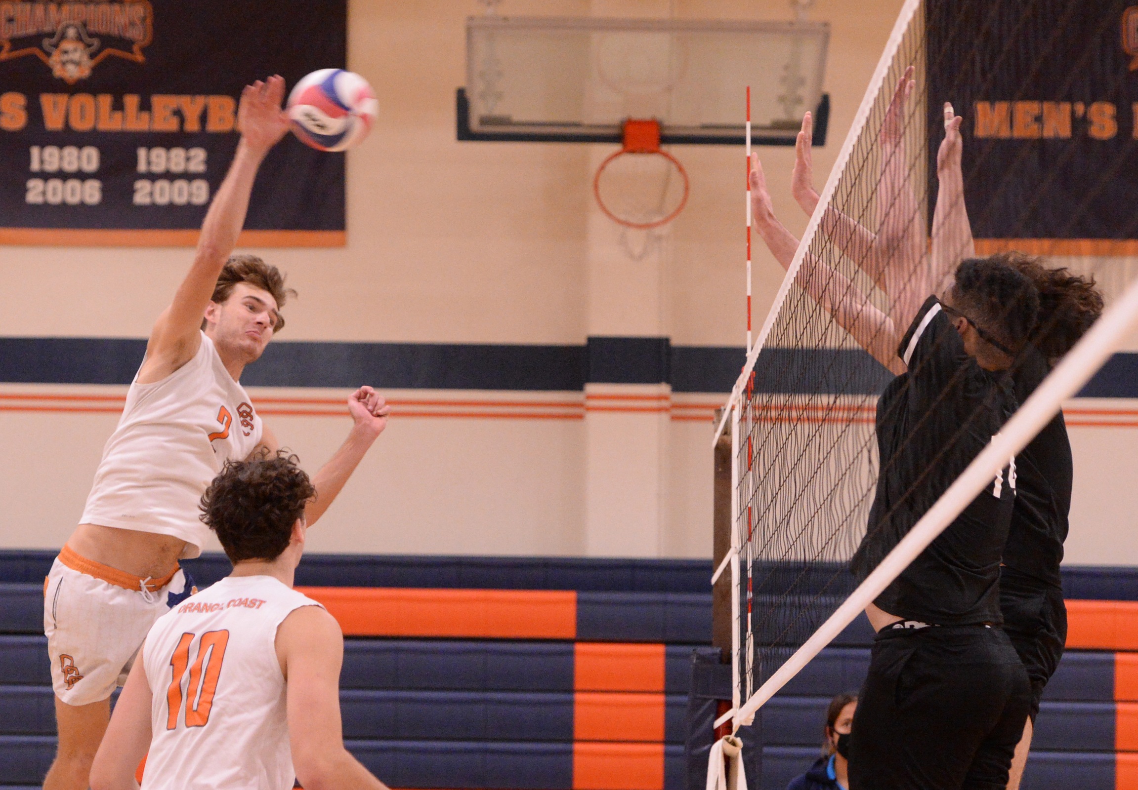 No. 1 Pirates sweep past No. 3 Lasers