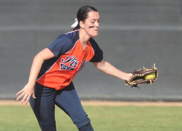 Bats come alive late for Pirates in 9-5 win over Rustlers
