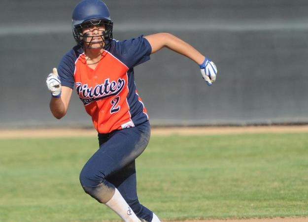 Pirates falter down the stretch in 11-8 loss to Hornets