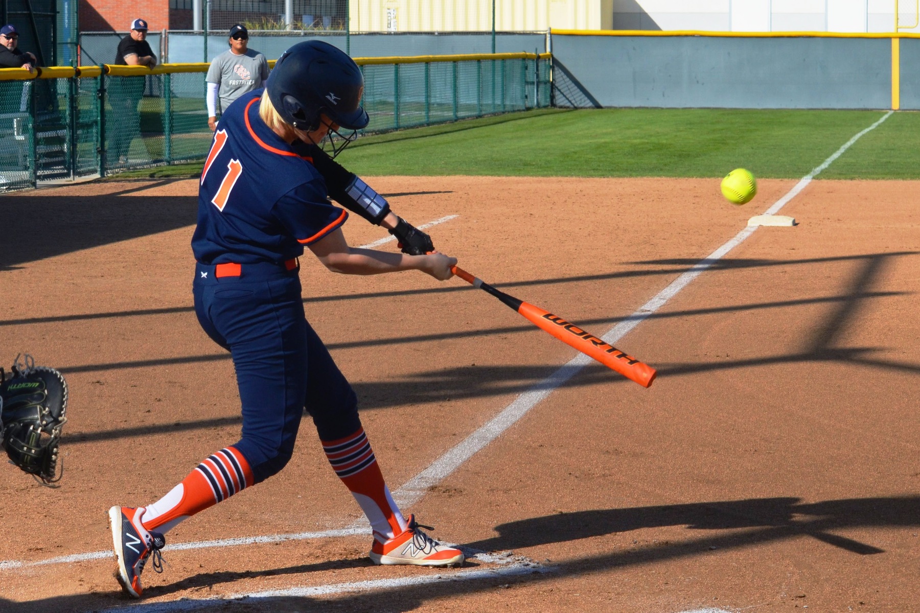 Pirates roll past Roadrunners, 6-1