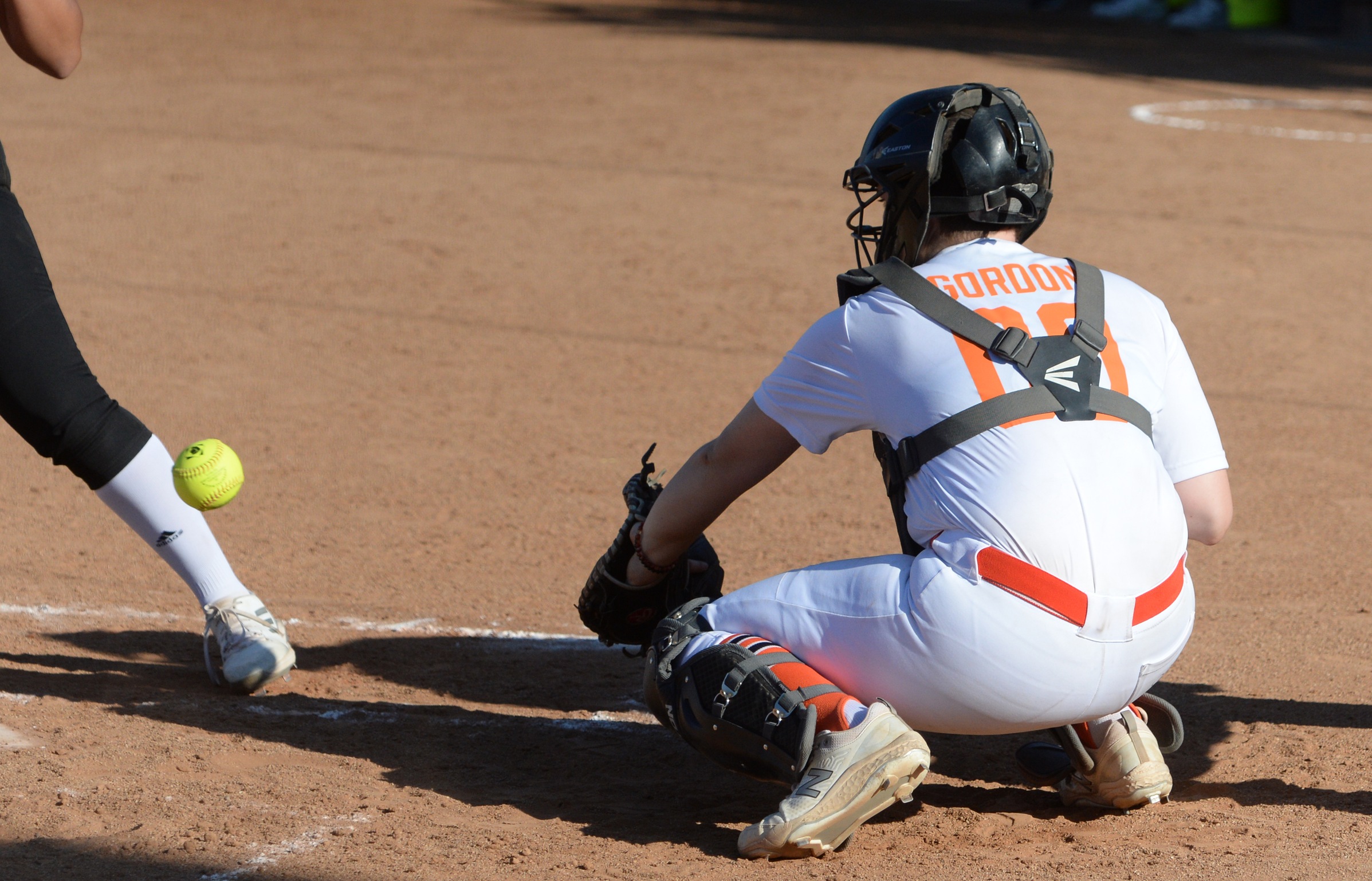 Pirates stung by Hornets, 7-5