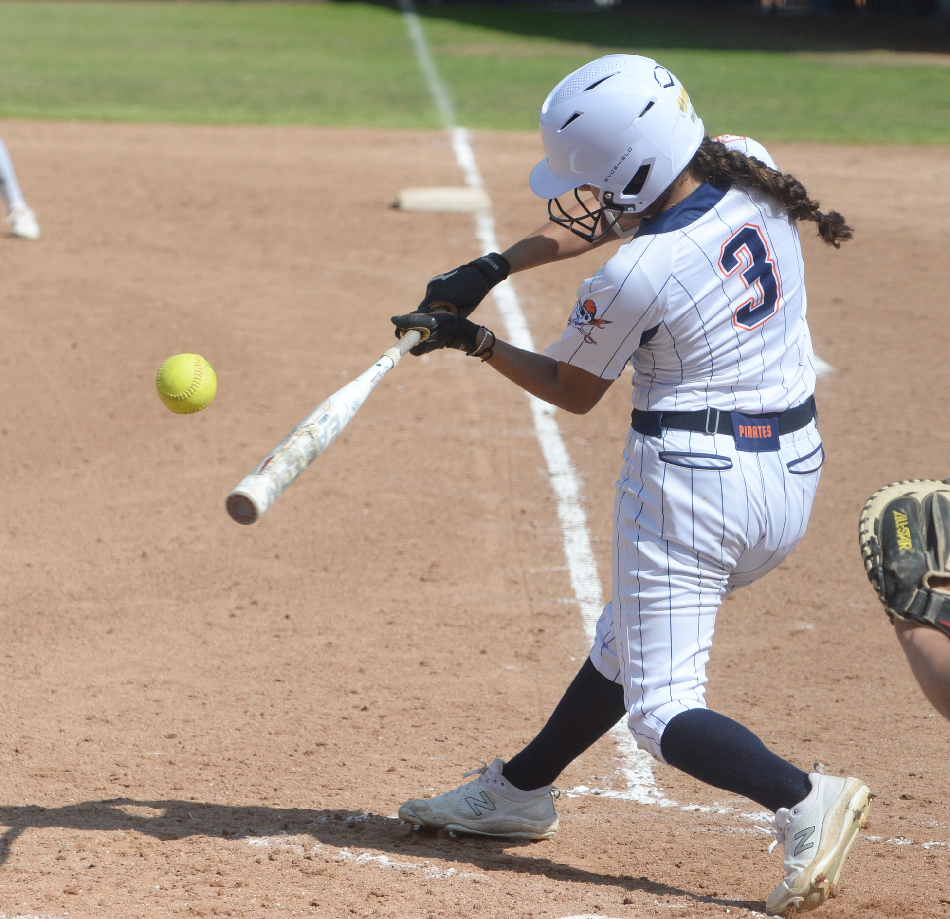 Pirates bounce back with strong win over Tigers