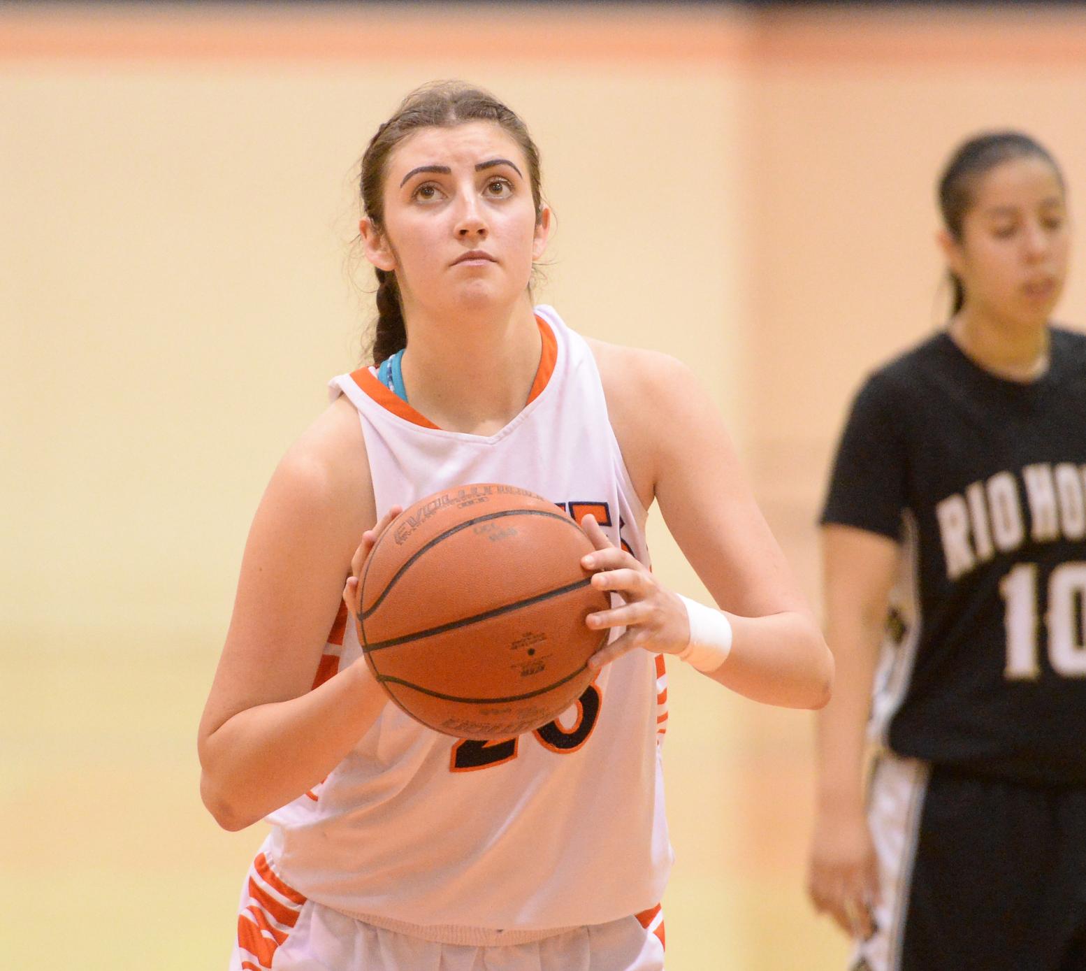 Pirates grind out 45-44 win over Fullerton