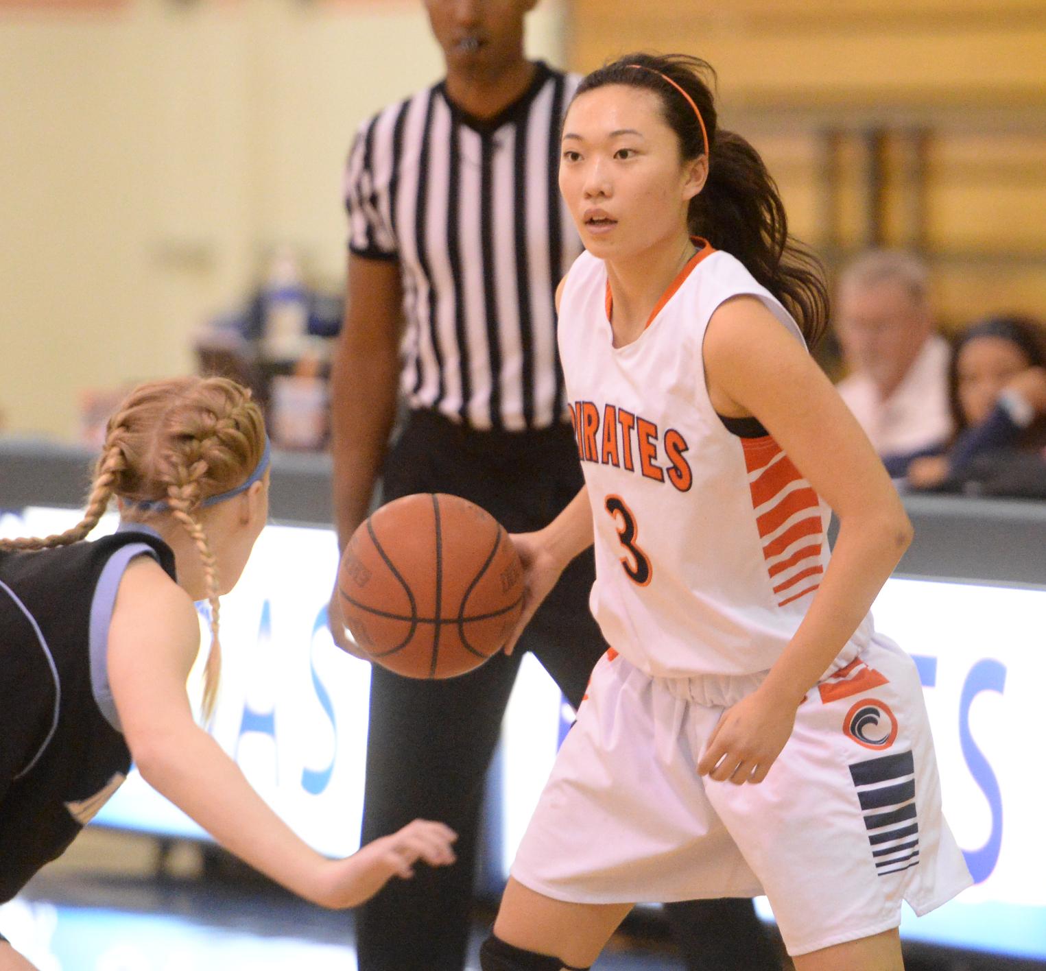 Pirates fight back to shock Chargers, 71-68