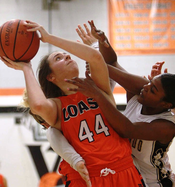 Pirates battle hard, but fall to Tigers