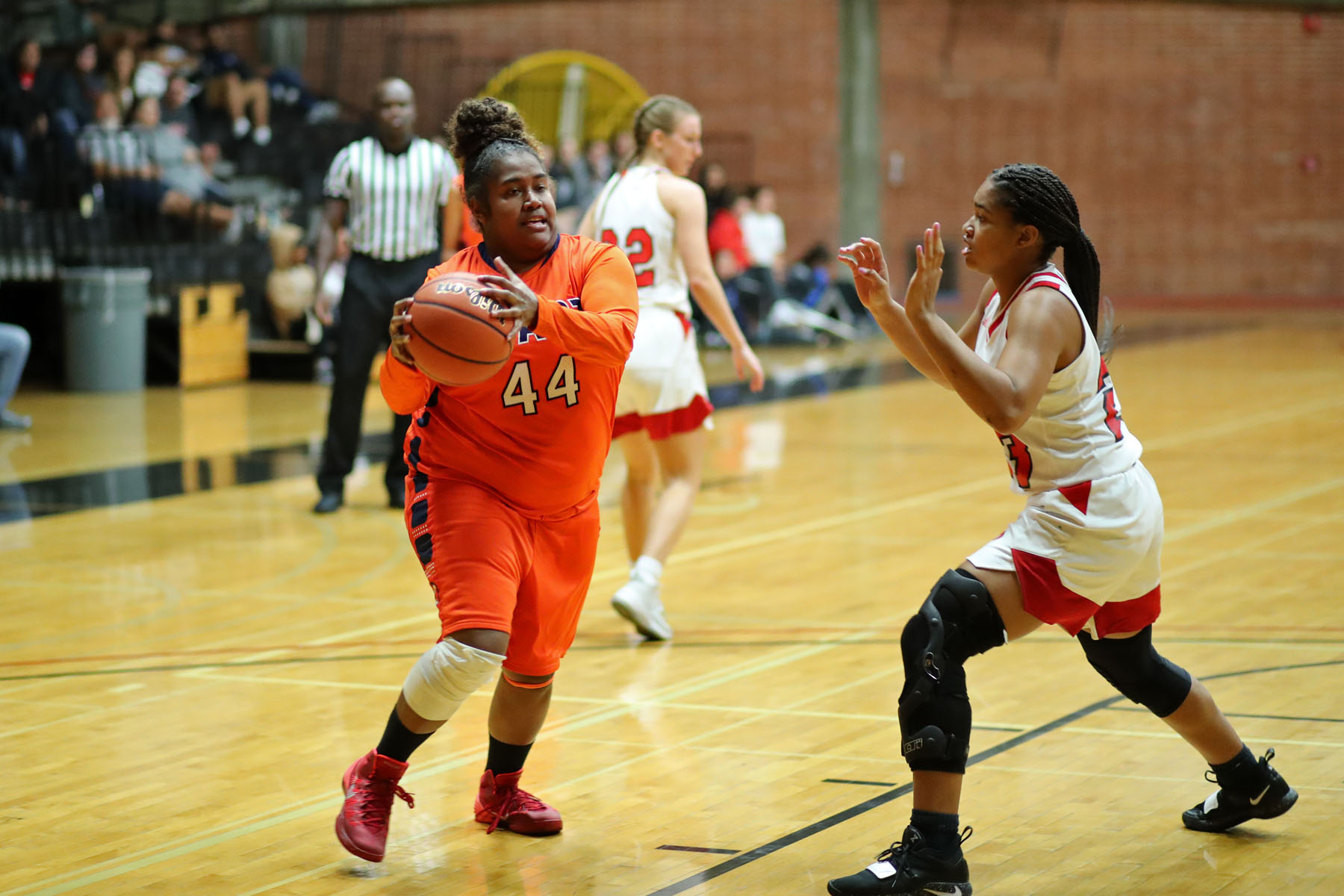 Pirates edged by Tigers, 79-76
