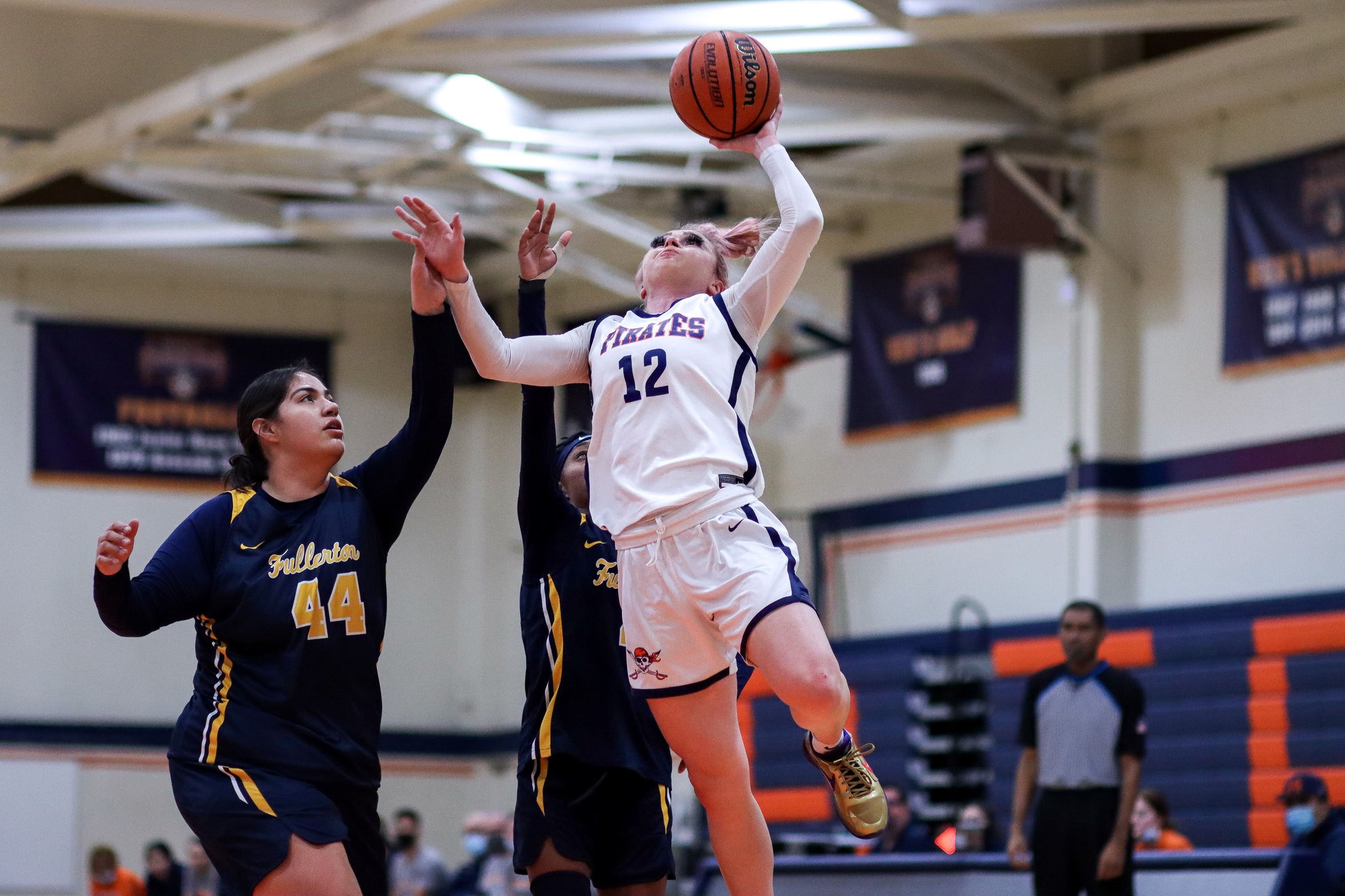 Pirates hit 20-win mark after edging Tigers, 66-64