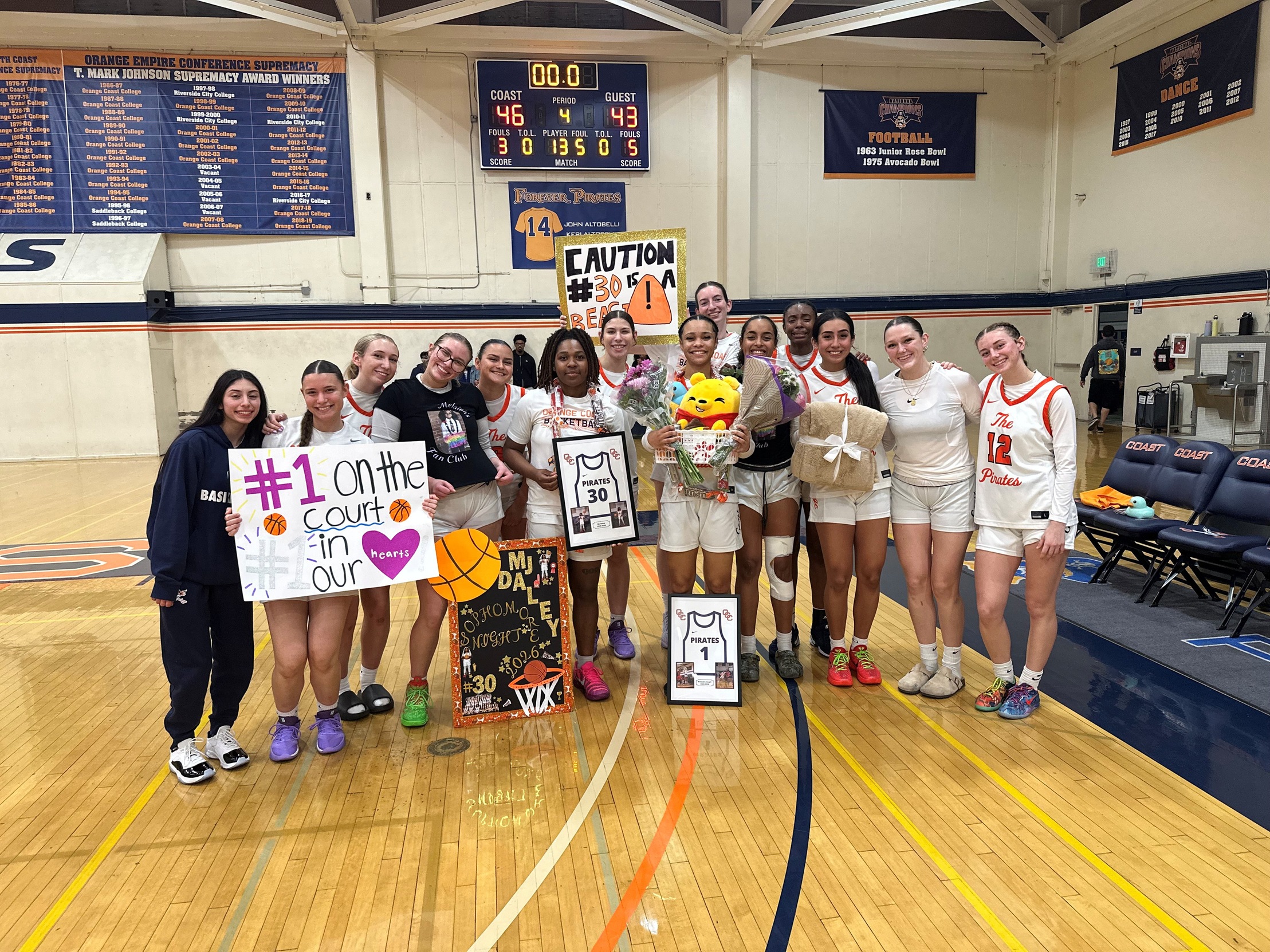 Pirates hang on for 46-43 win over Chargers