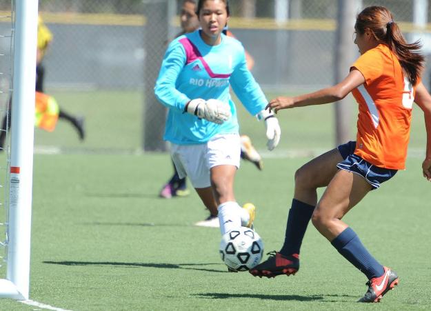 Pirates start strong, hold on to top Roadrunners