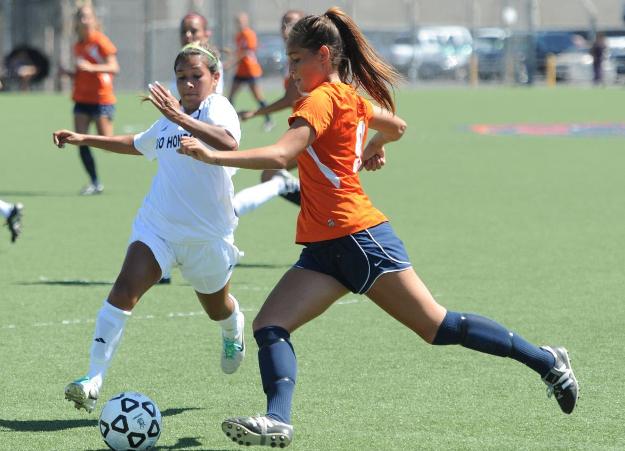 Freeman's OT goal lifts Pirates past Ventura, 2-1
