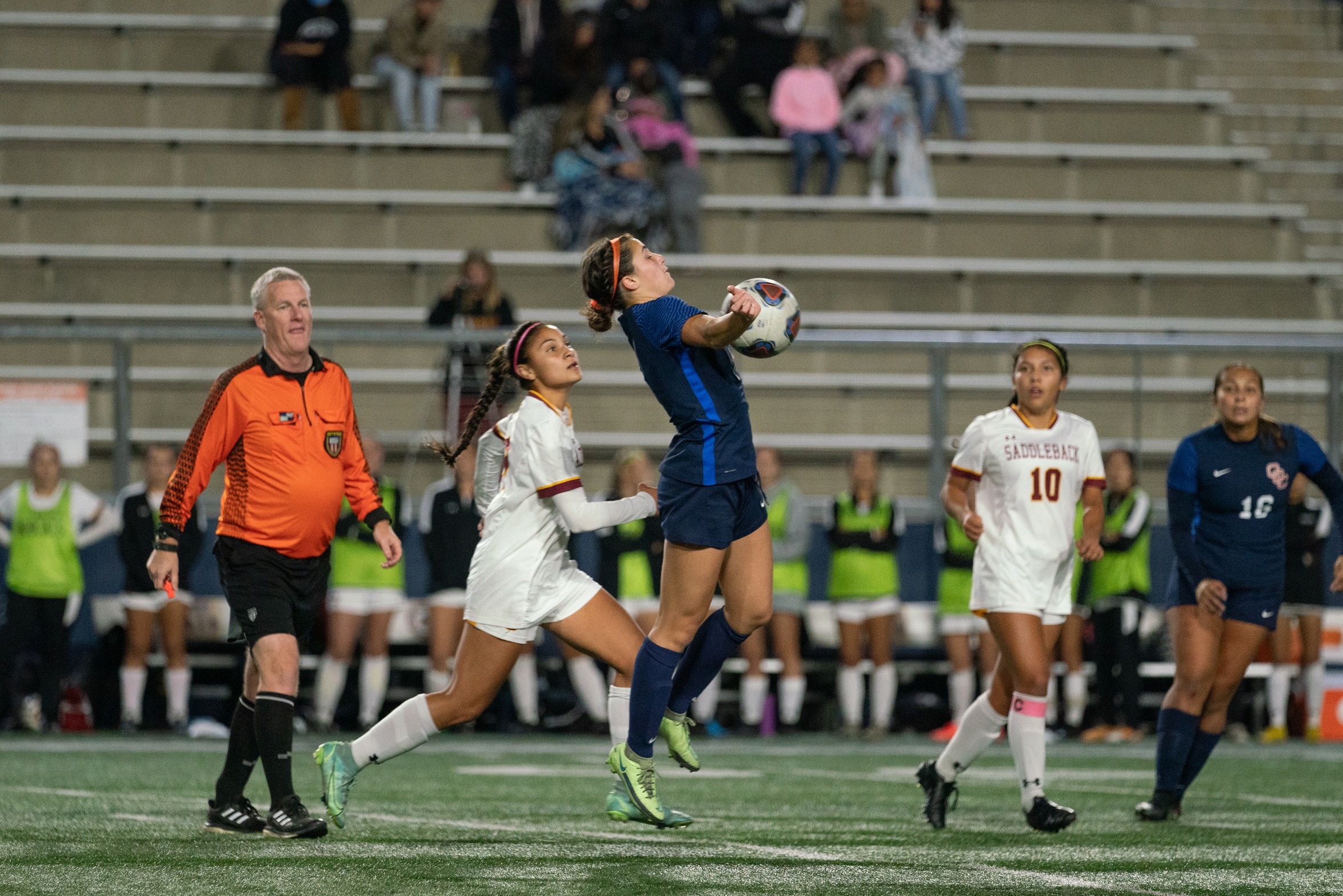 Pirates rout Dons, 7-1