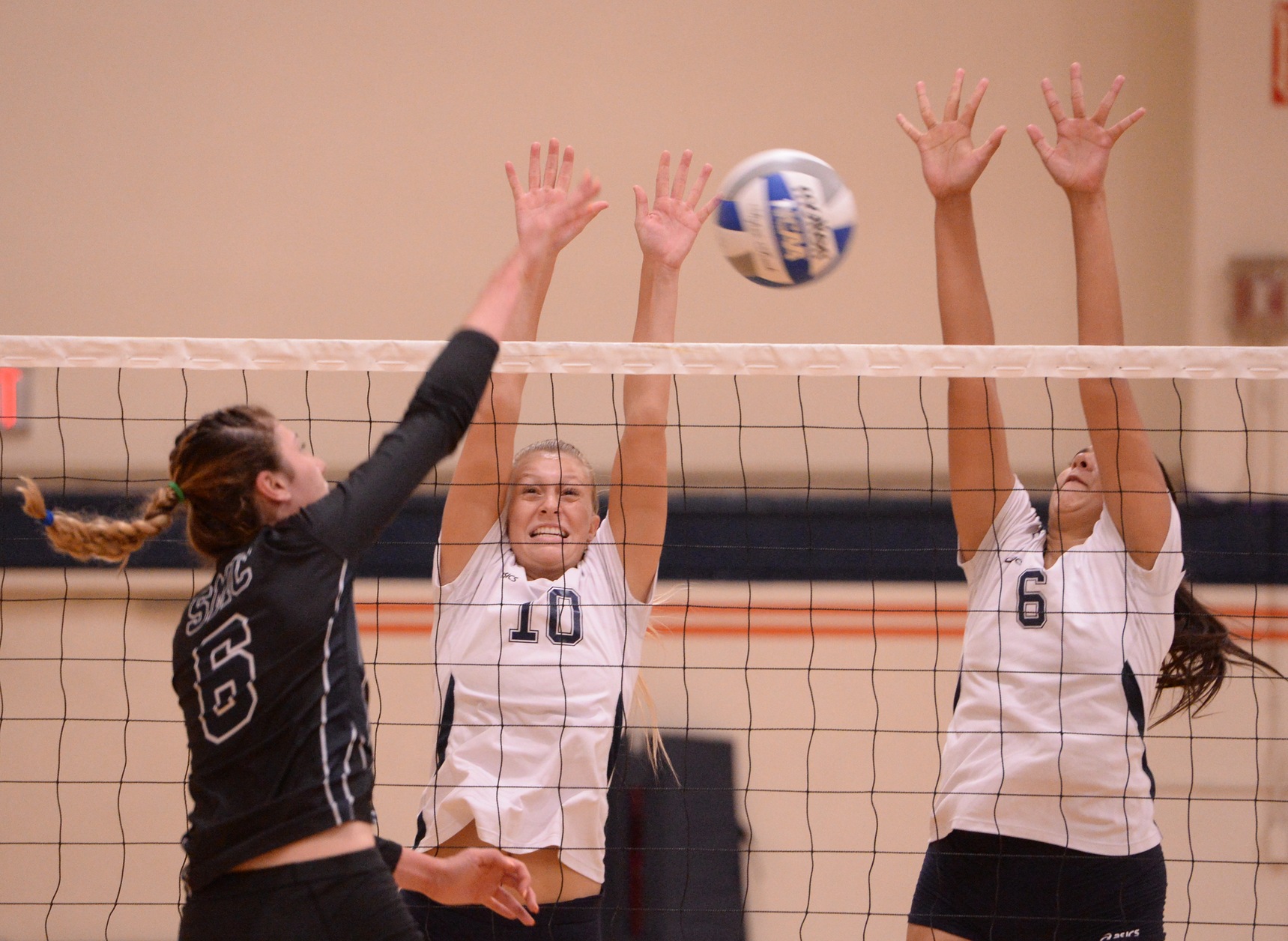 Pirates outlast Chargers in five sets