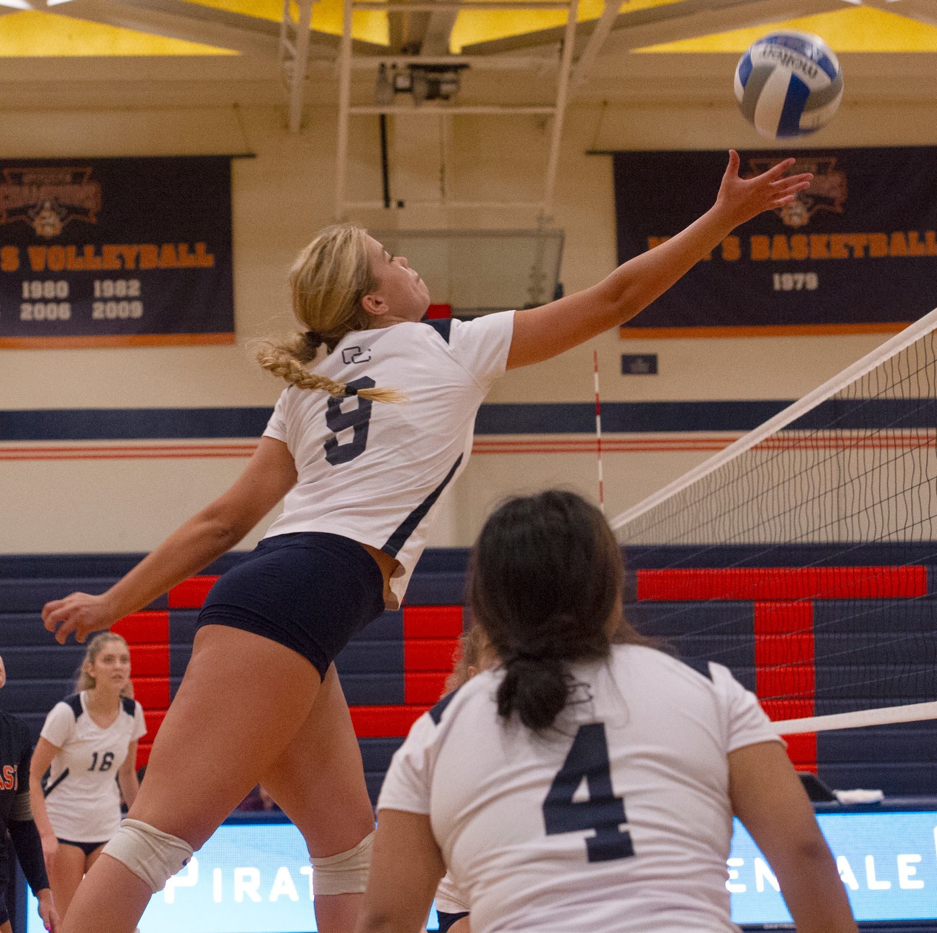 Pirates cruise past Vikings in three