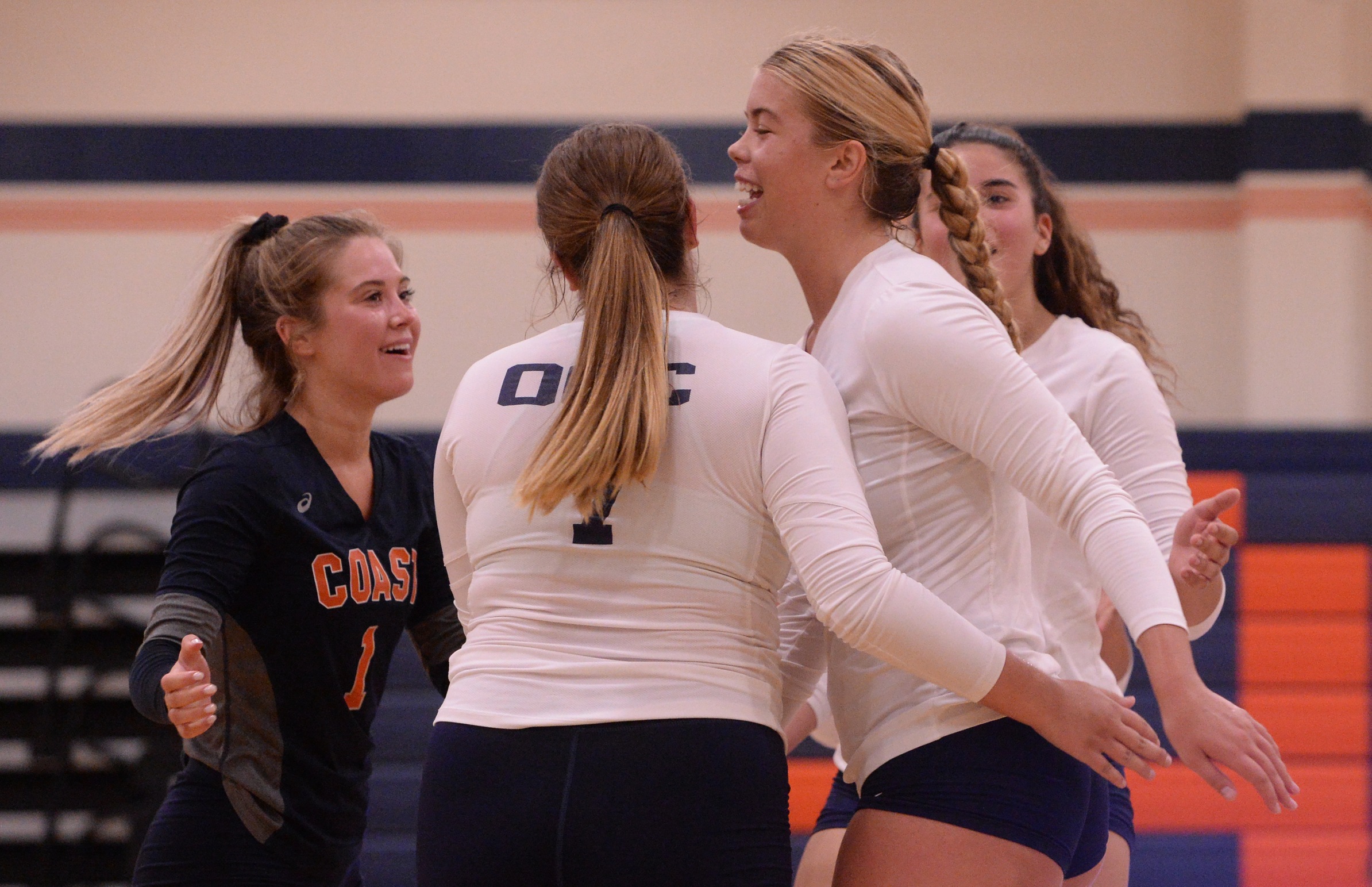 Pirates sweep past Vaqueros, Roadrunners