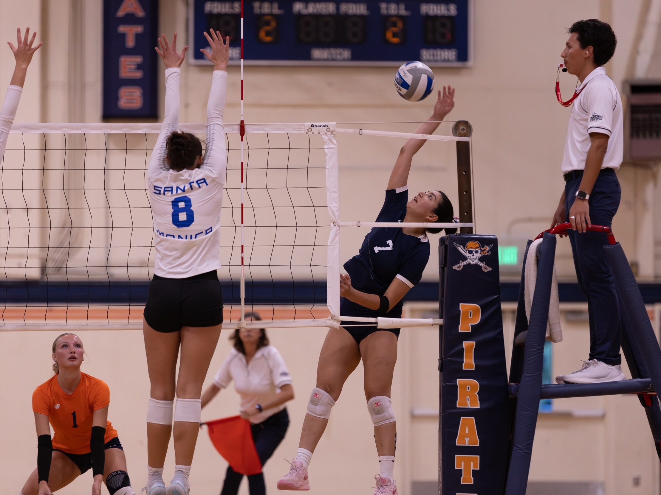 Pirates roll past Hornets, Dons