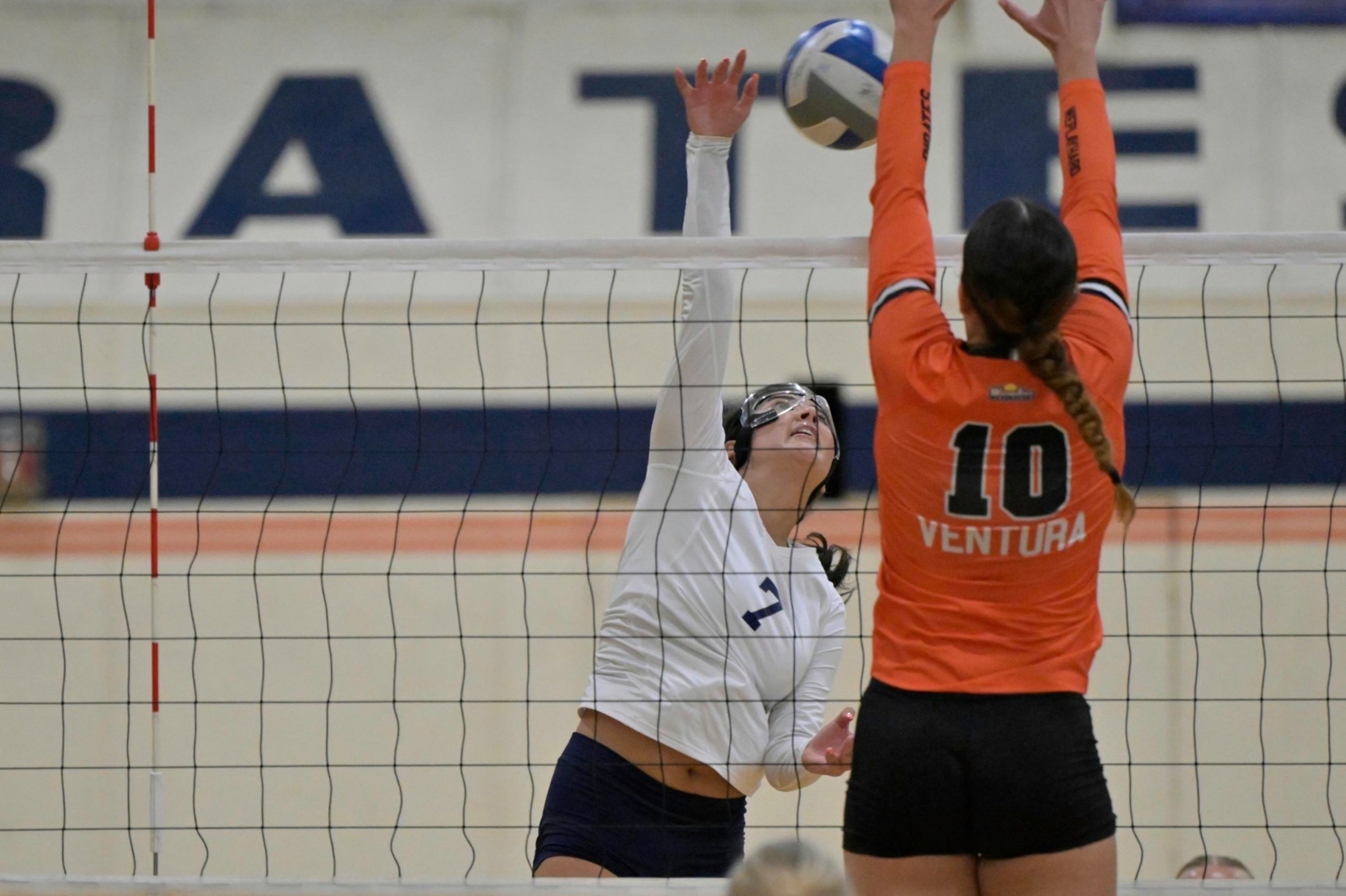 Pirates win fourth straight with sweep over Warriors